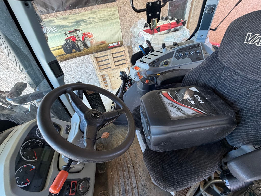 Tracteur chargeur VALTRA N104 - photo slide 16
