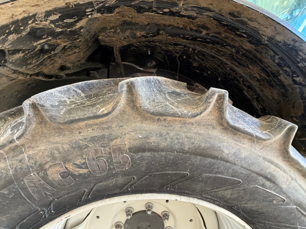 Tracteur chargeur VALTRA N104 - photo slide 7