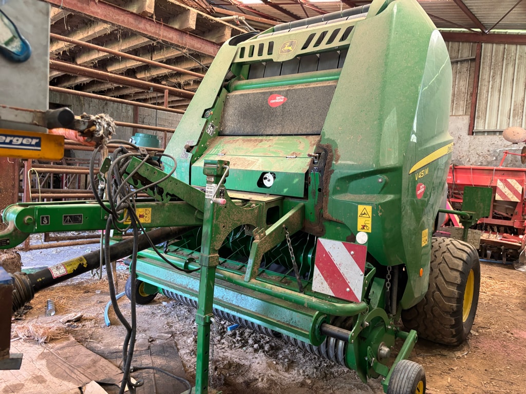 Presse balles rondes JOHN DEERE V451M - photo slide 2
