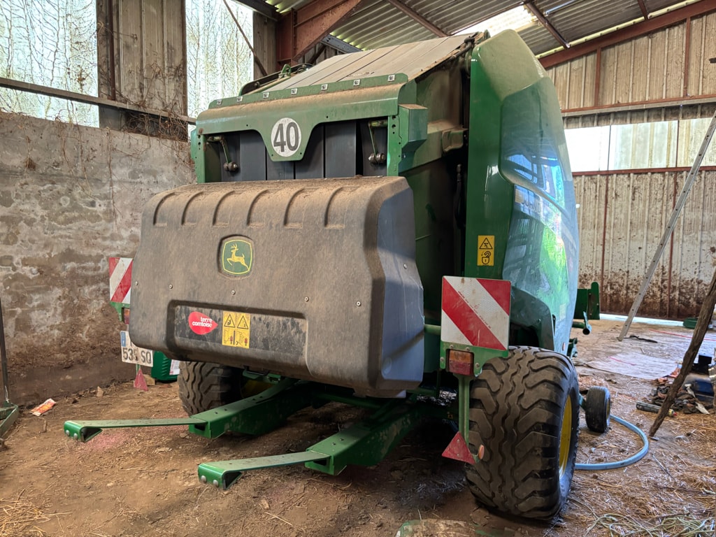 Presse balles rondes JOHN DEERE V451M - photo slide 3