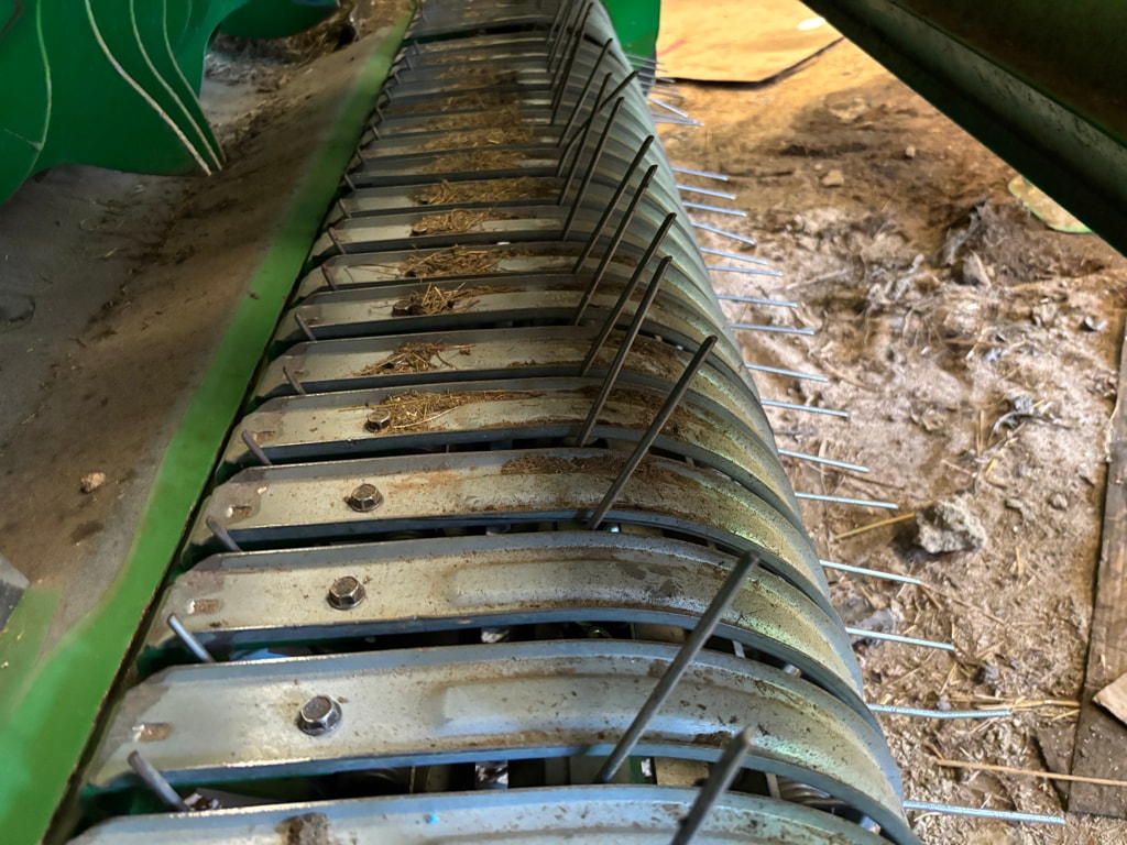 Presse balles rondes JOHN DEERE V451M - photo slide 8