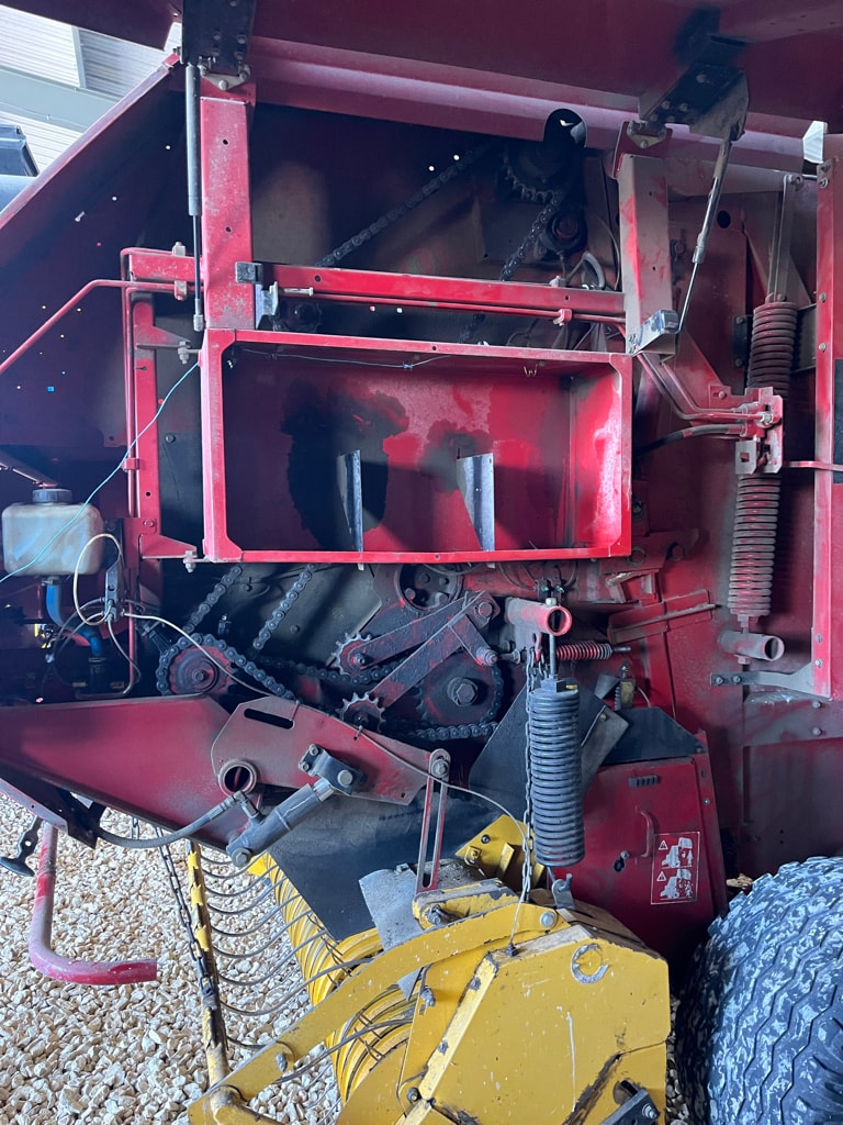 Presse balles rondes NEW HOLLAND BR740 - photo slide 11