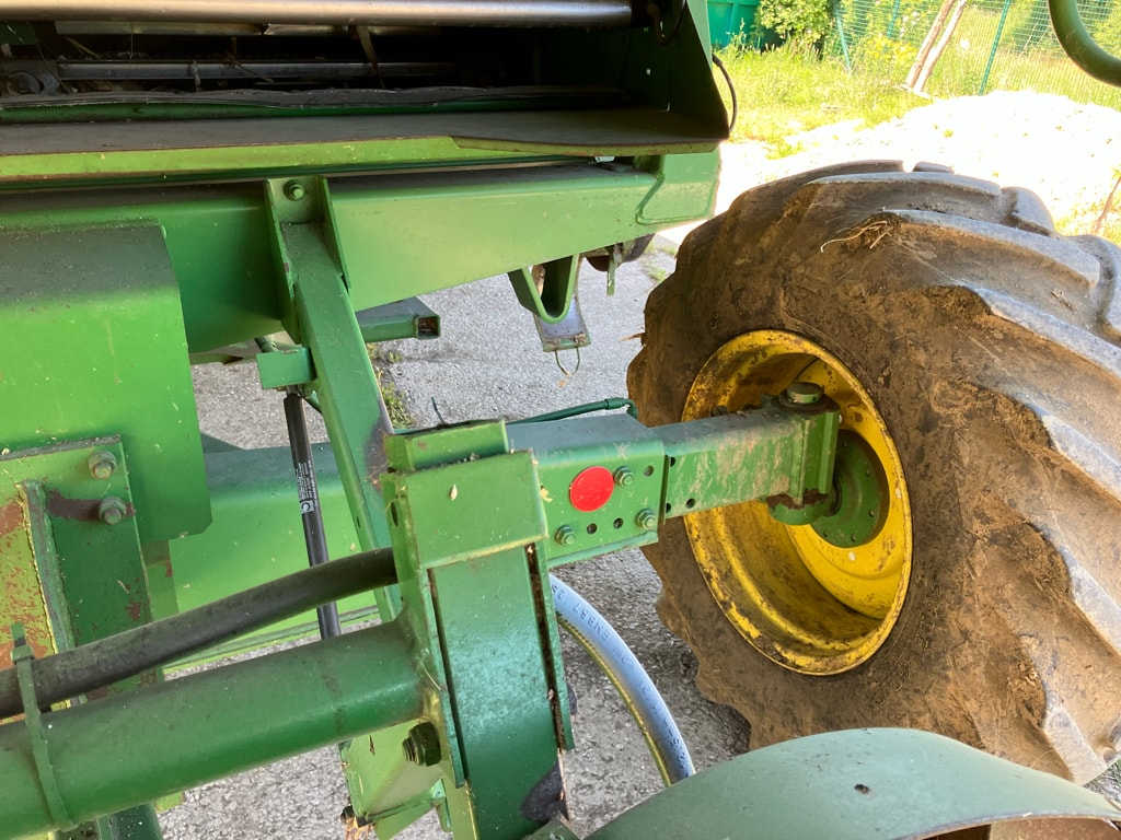 Moissonneuse JOHN DEERE 2264 - photo slide 10