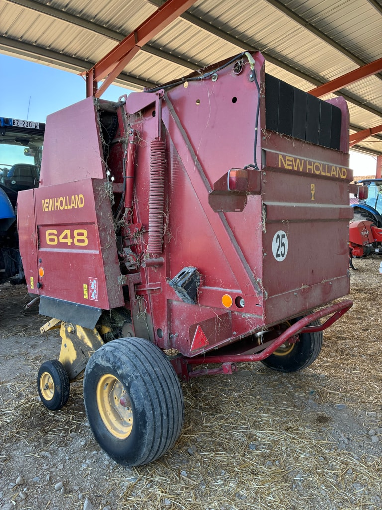 Presse balles rondes NEW HOLLAND 648 - photo slide 4