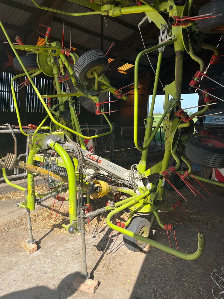 Faneuse CLAAS Volto 77 - photo slide 2