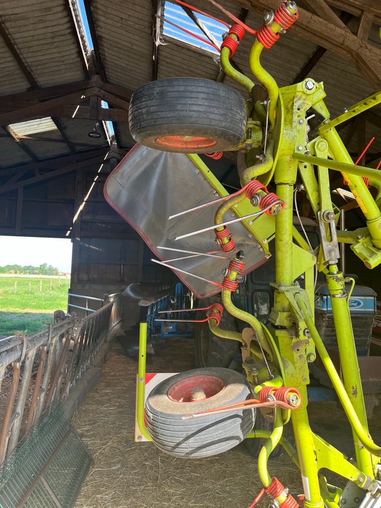 Faneuse CLAAS Volto 77 - photo slide 5