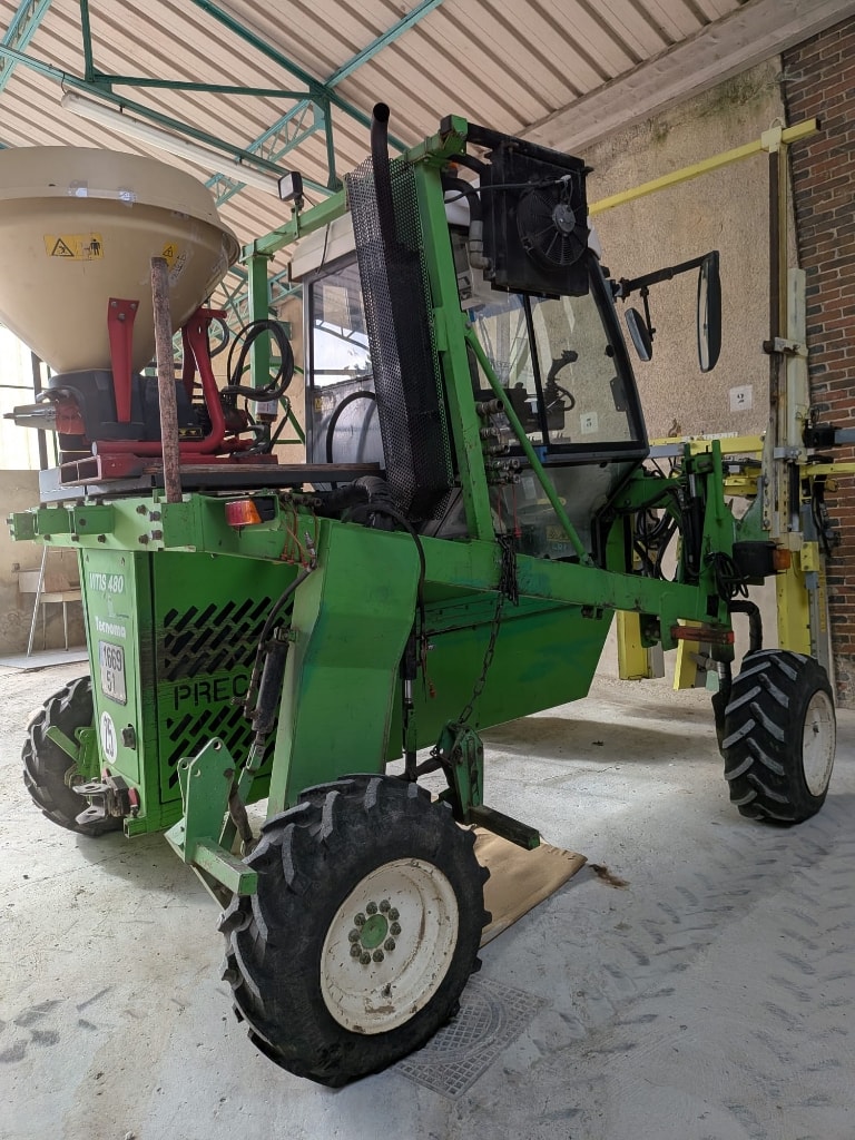 Tracteur enjambeur TECNOMA Vitis480 - photo slide 3