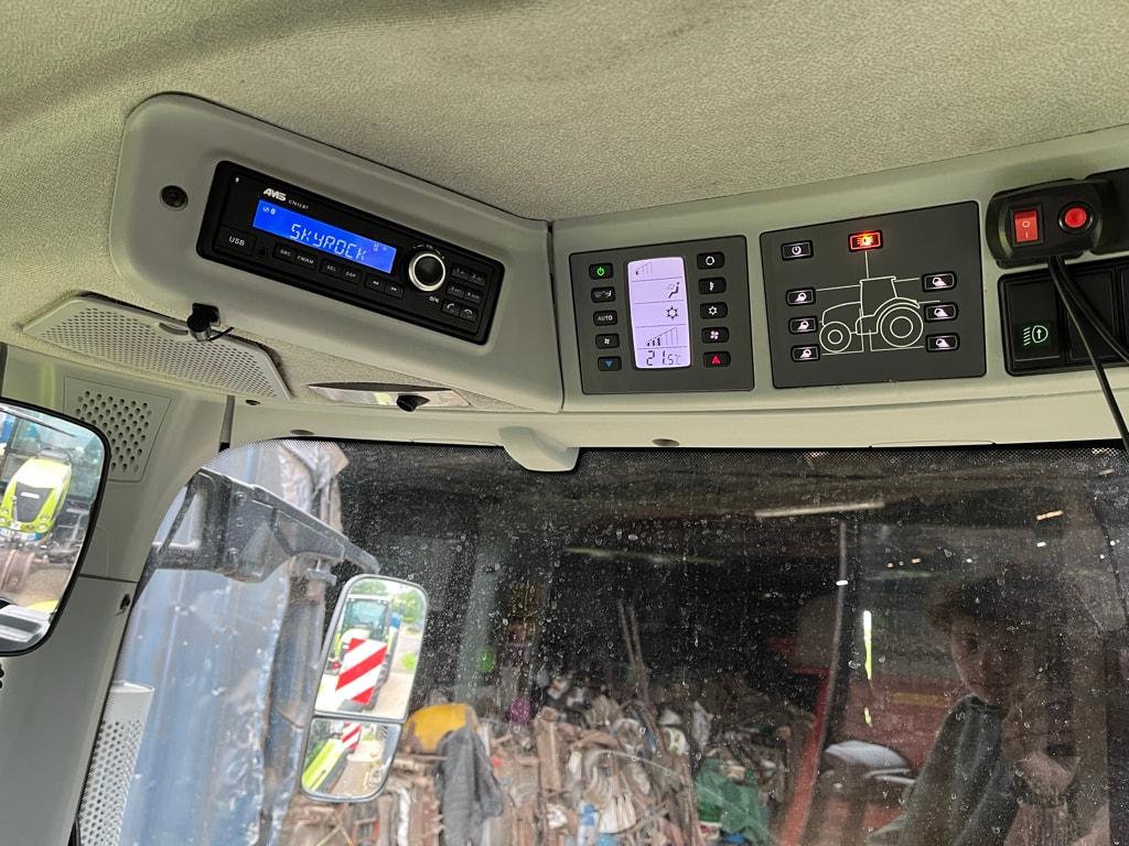 Tracteur CLAAS AXION 810 - photo slide 2