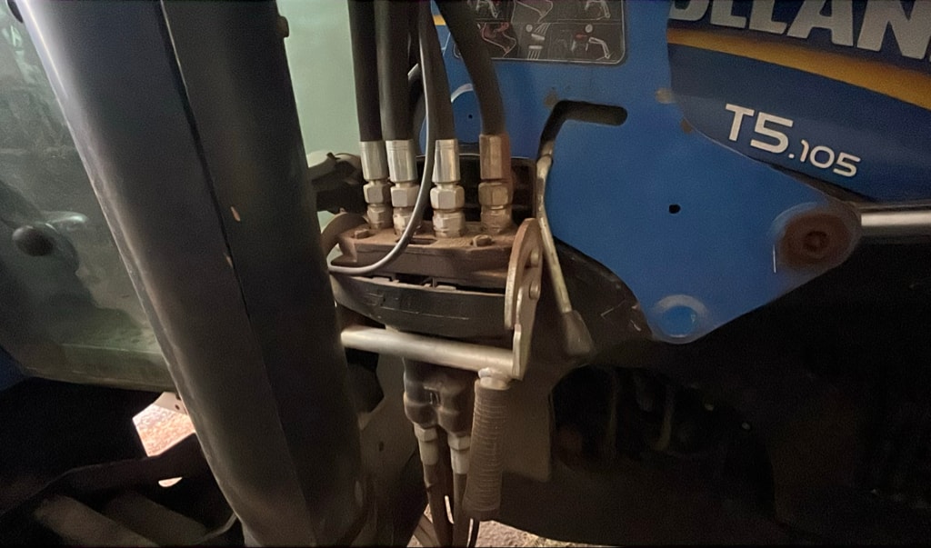 Tracteur chargeur NEW HOLLAND T5.105 EC - photo slide 12