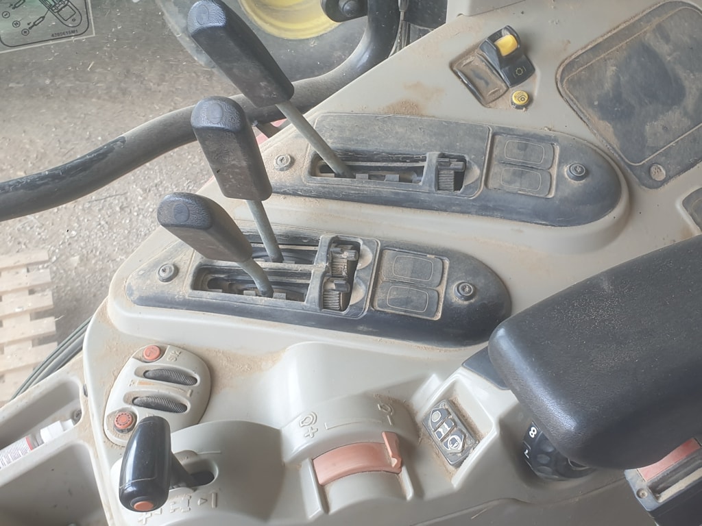 Tracteur MASSEY FERGUSON MF 5610 DYNA-4 - photo slide 21