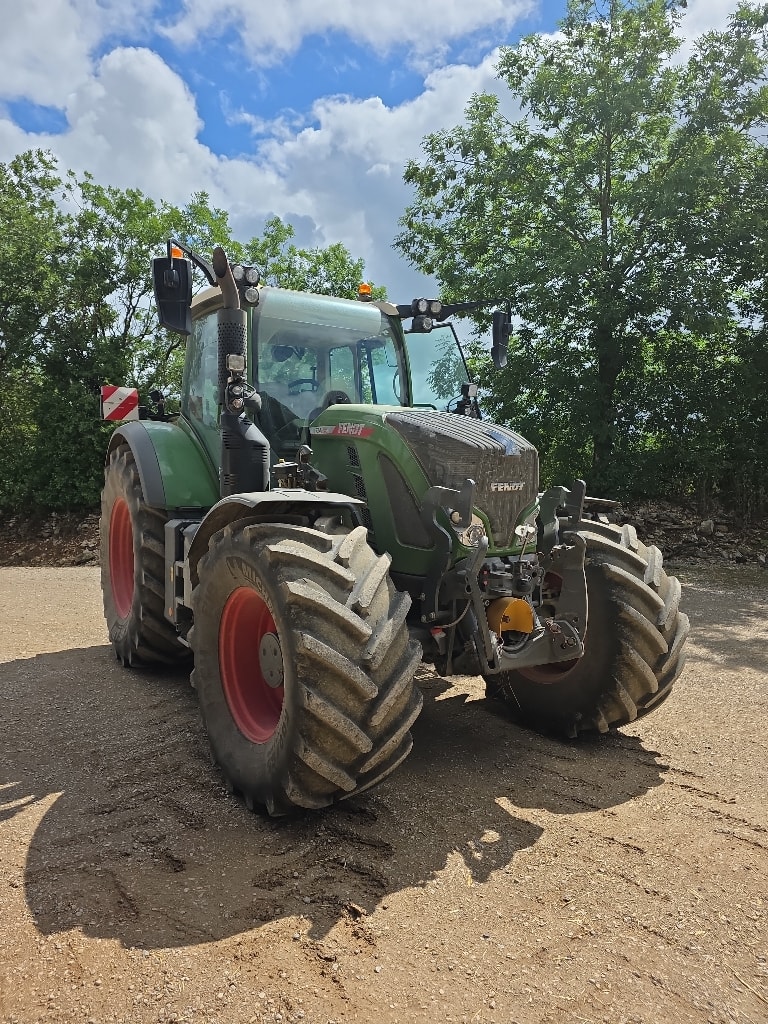 Tracteur FENDT 724 power + - photo slide 3