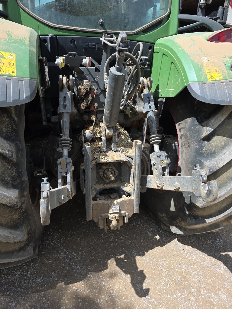 Tracteur FENDT 724 power + - photo slide 7