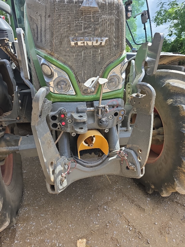 Tracteur FENDT 724 power + - photo slide 10