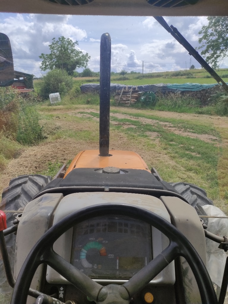 Tracteur chargeur RENAULT CERES 85 X - photo slide 14