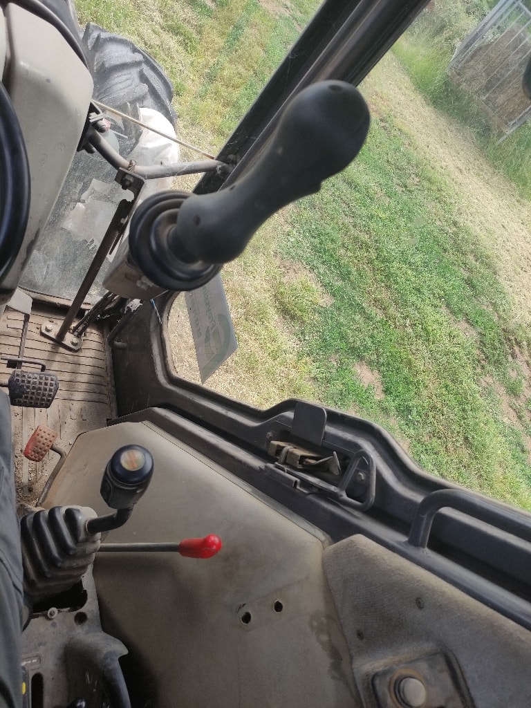 Tracteur chargeur RENAULT CERES 85 X - photo slide 16