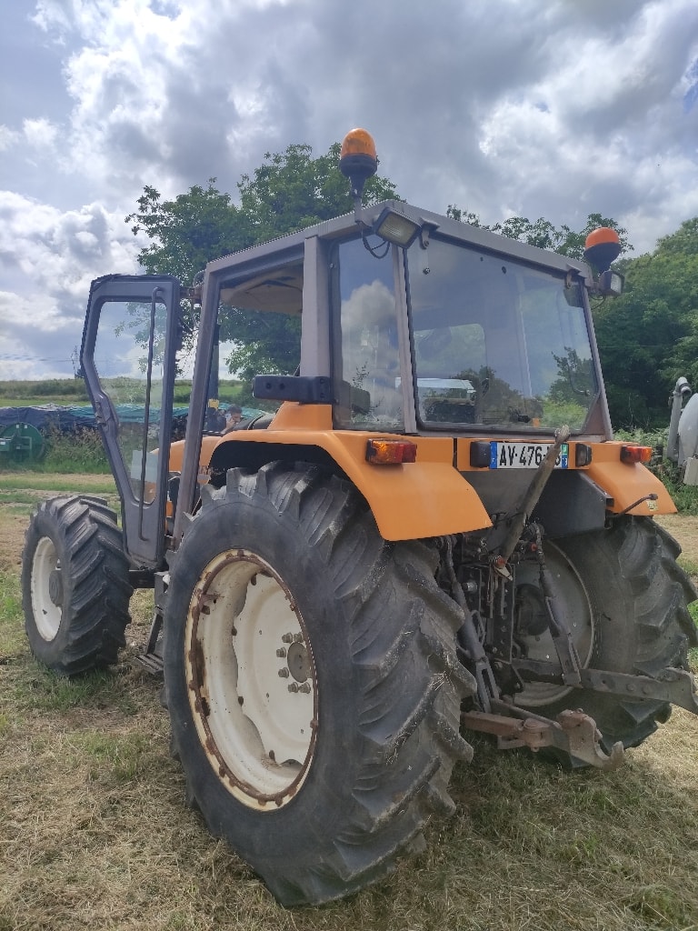 Tracteur chargeur RENAULT CERES 85 X - photo slide 5