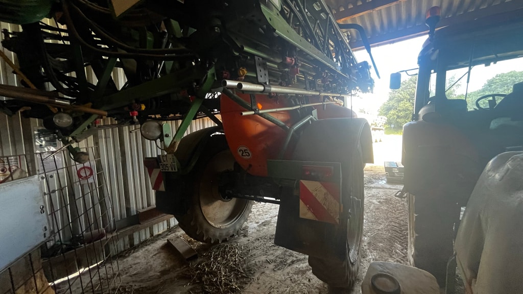 Pulverisateur AMAZONE UX 4200 - photo slide 3