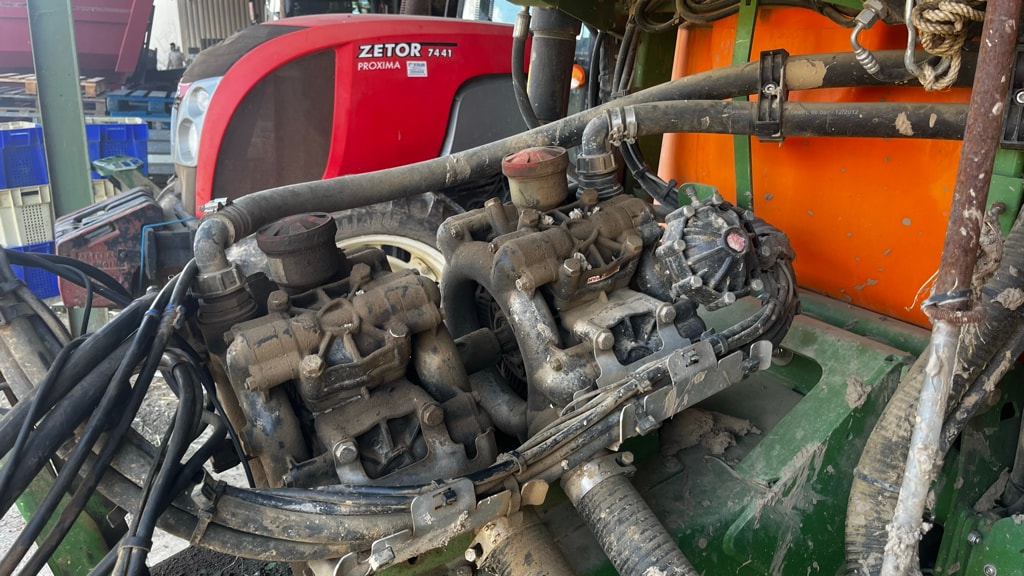 Pulverisateur AMAZONE UX 4200 - photo slide 13
