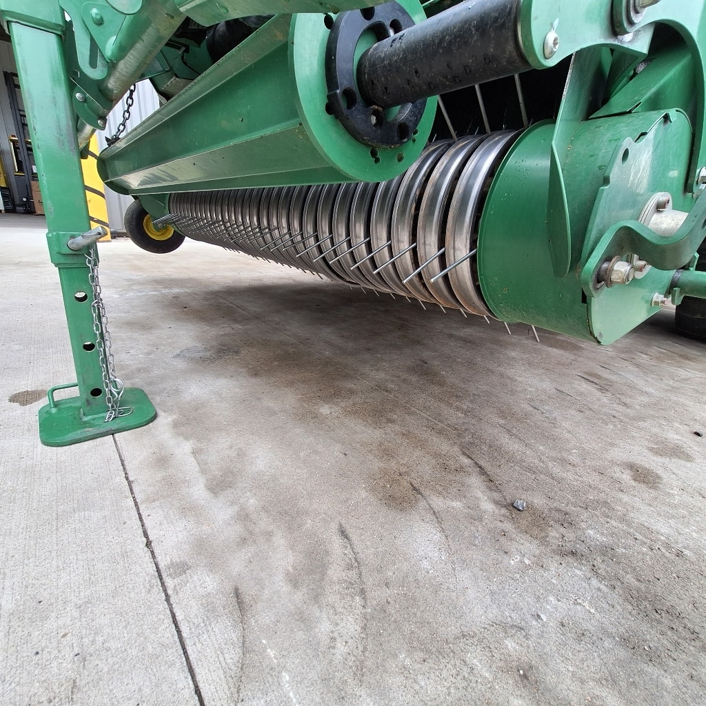 Presse enrubanneuse JOHN DEERE C441r  - photo slide 10