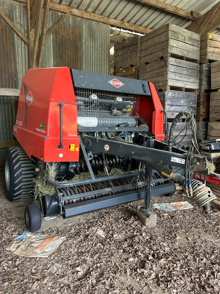 Presse balles rondes KUHN FB2135 MK2 - photo slide 1
