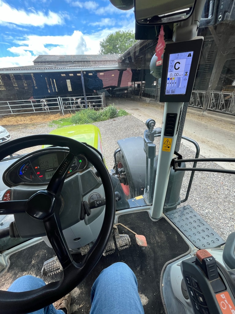 Tracteur CLAAS ARION 630 - photo slide 12
