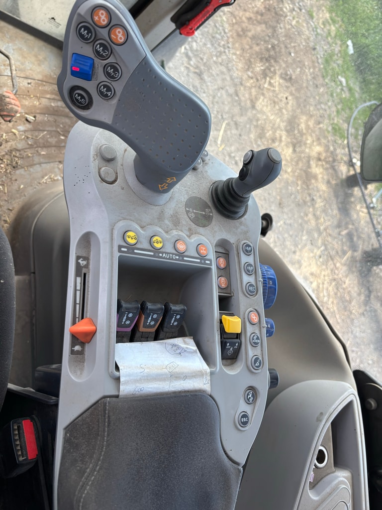 Tracteur chargeur MC CORMICK X7 617 PREMIUM - photo slide 7