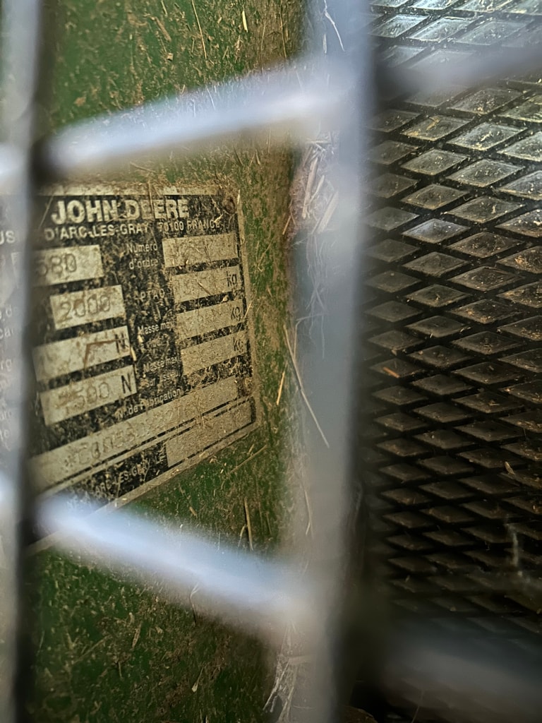 Presse balles rondes JOHN DEERE 580 - photo slide 12