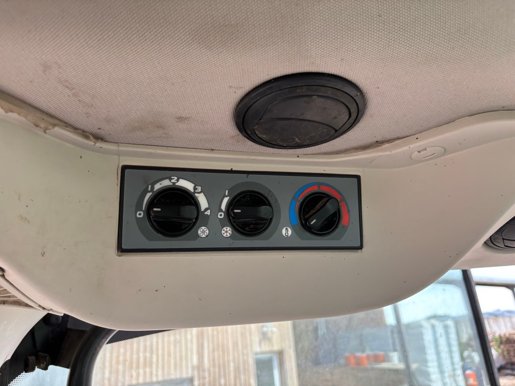 Tracteur chargeur MC CORMICK X7.617 PREMIUM - photo slide 10