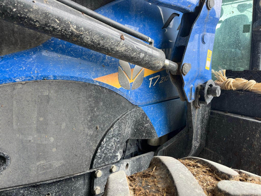 Tracteur chargeur NEW HOLLAND T7210 - photo slide 6