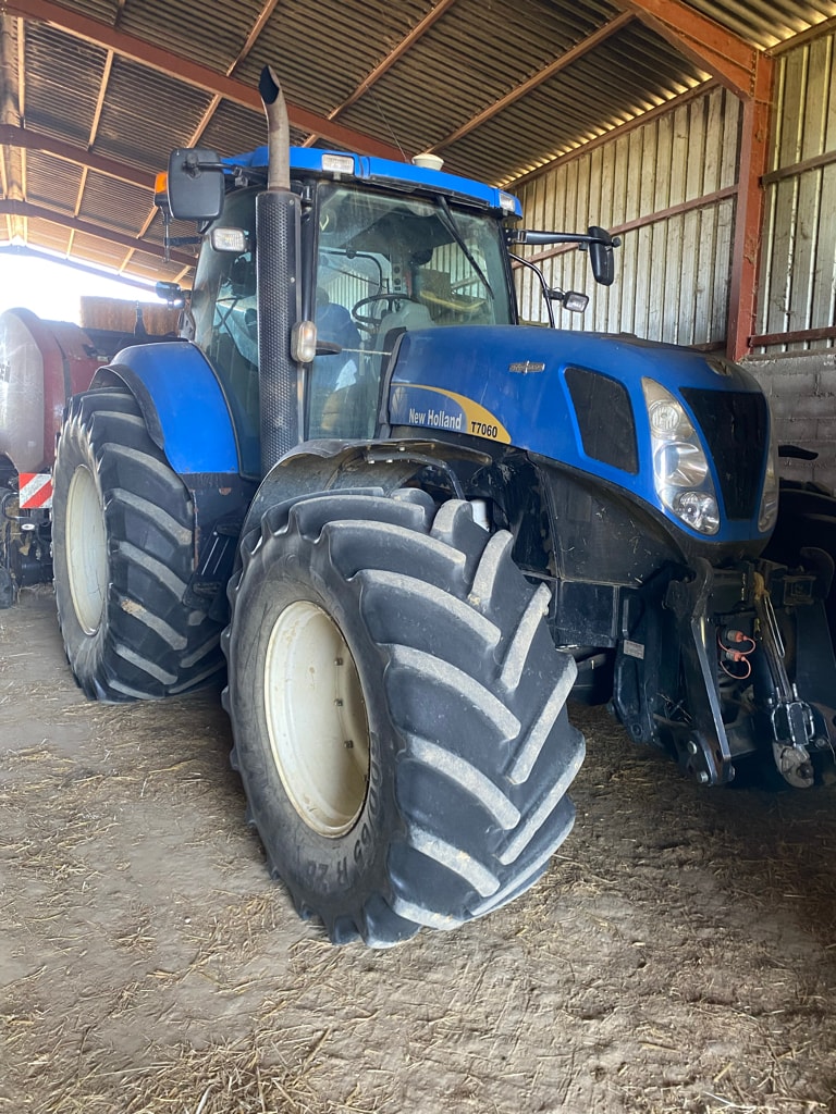 Tracteur NEW HOLLAND T7060 6.7L - photo slide 1