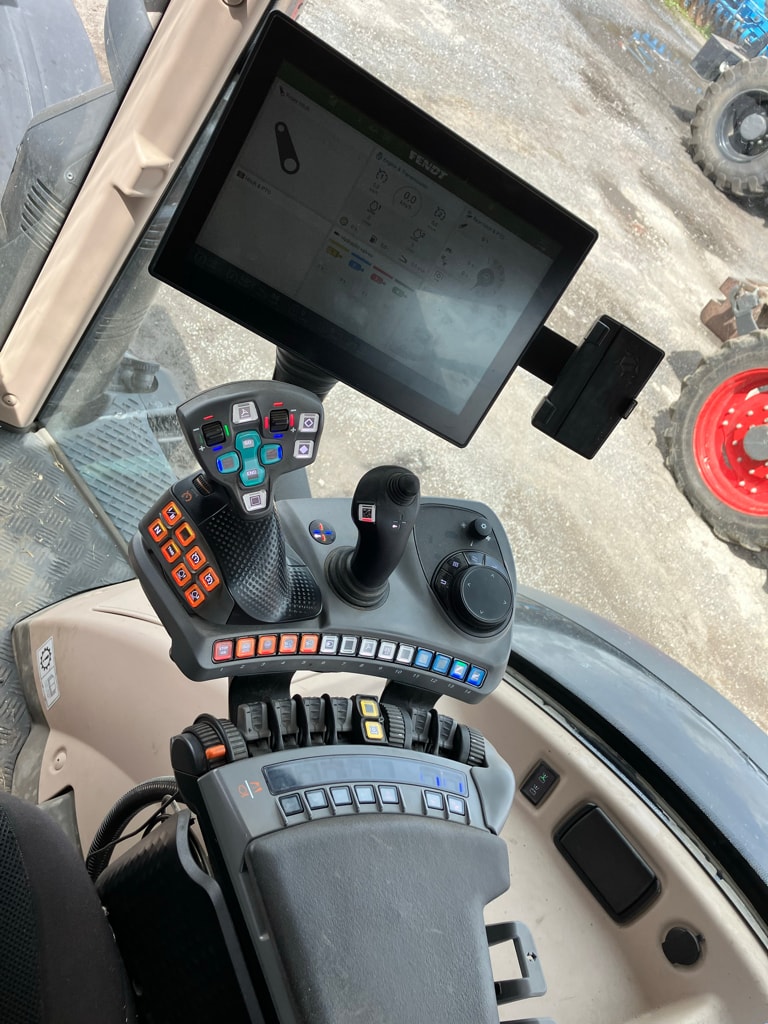 Tracteur FENDT 724 VARIO PROFI + - photo slide 14