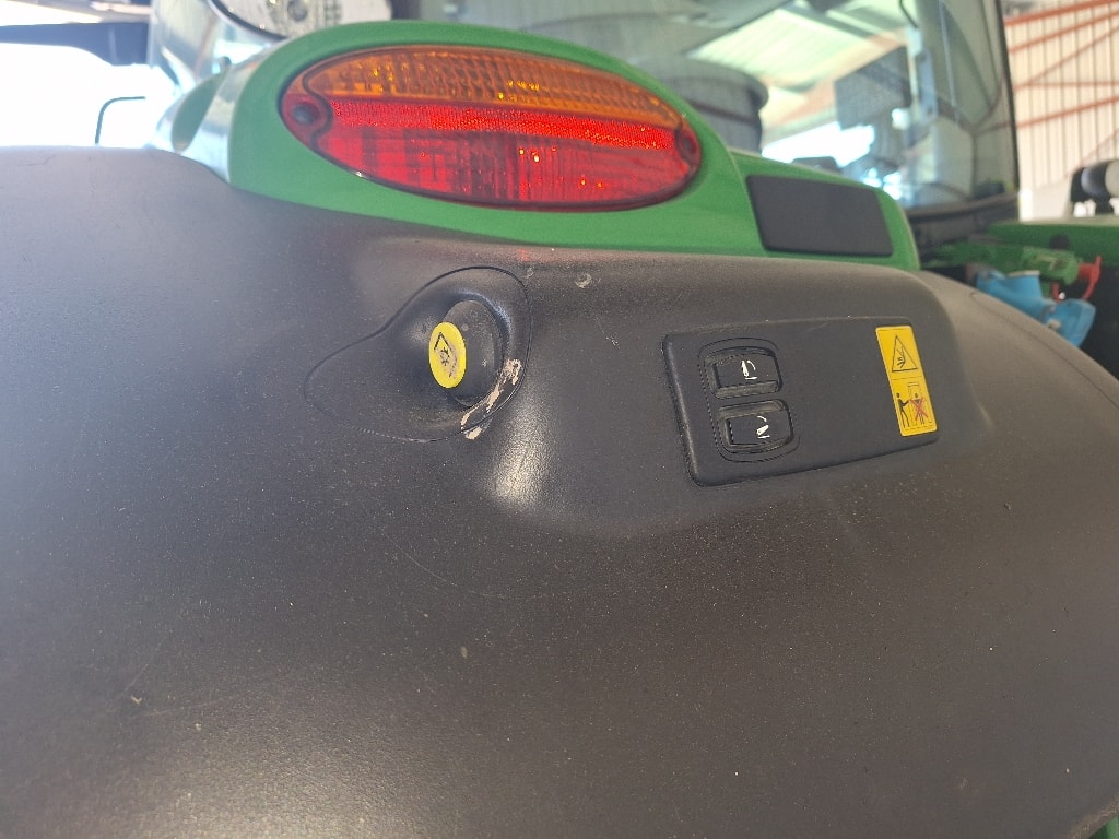 Tracteur JOHN DEERE 6155R - photo slide 9