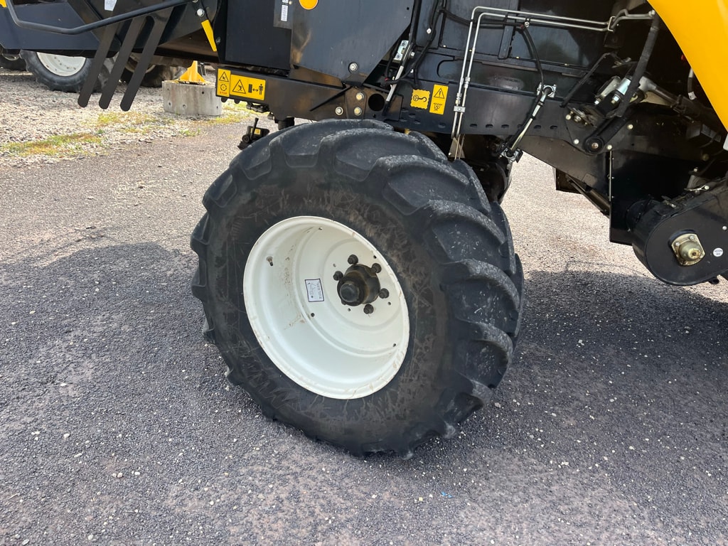 Moissonneuse NEW HOLLAND CH7.70 LATERAL - photo slide 11