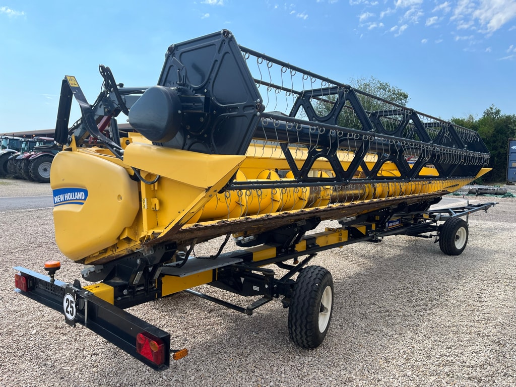 Moissonneuse NEW HOLLAND CH7.70 LATERAL - photo slide 22