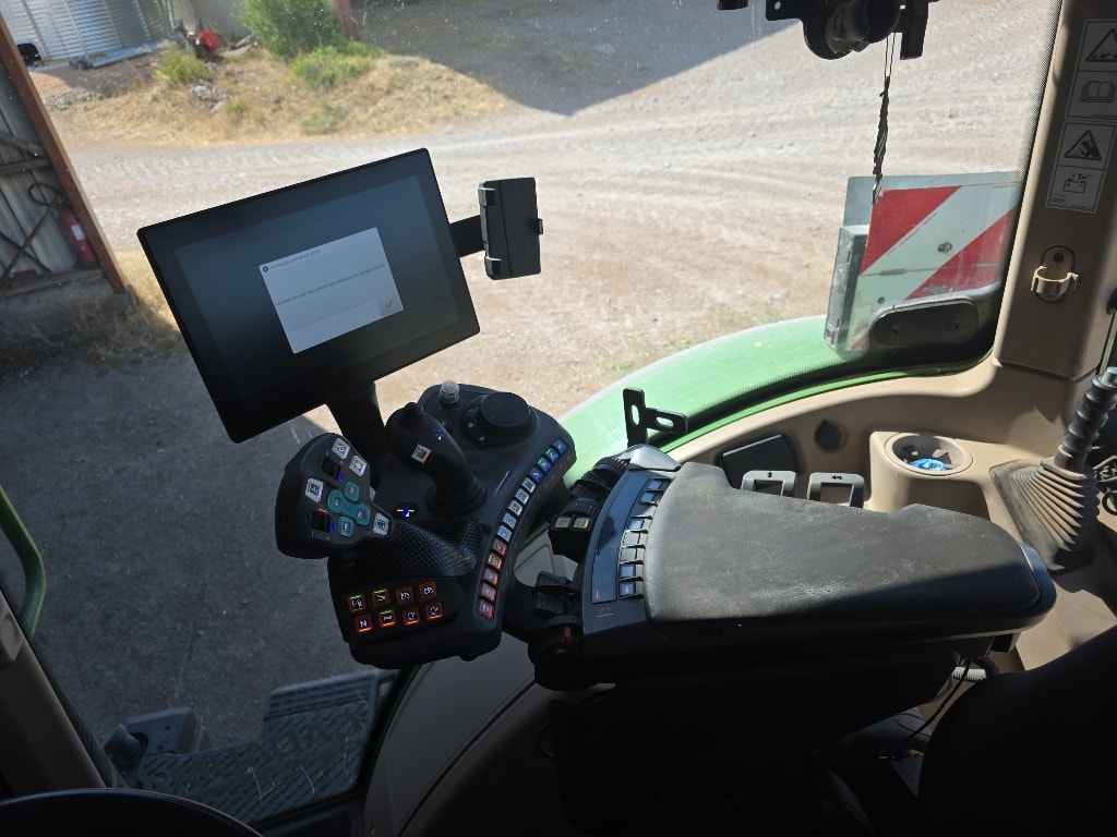 Tracteur chargeur FENDT 716 POWER + - photo slide 9