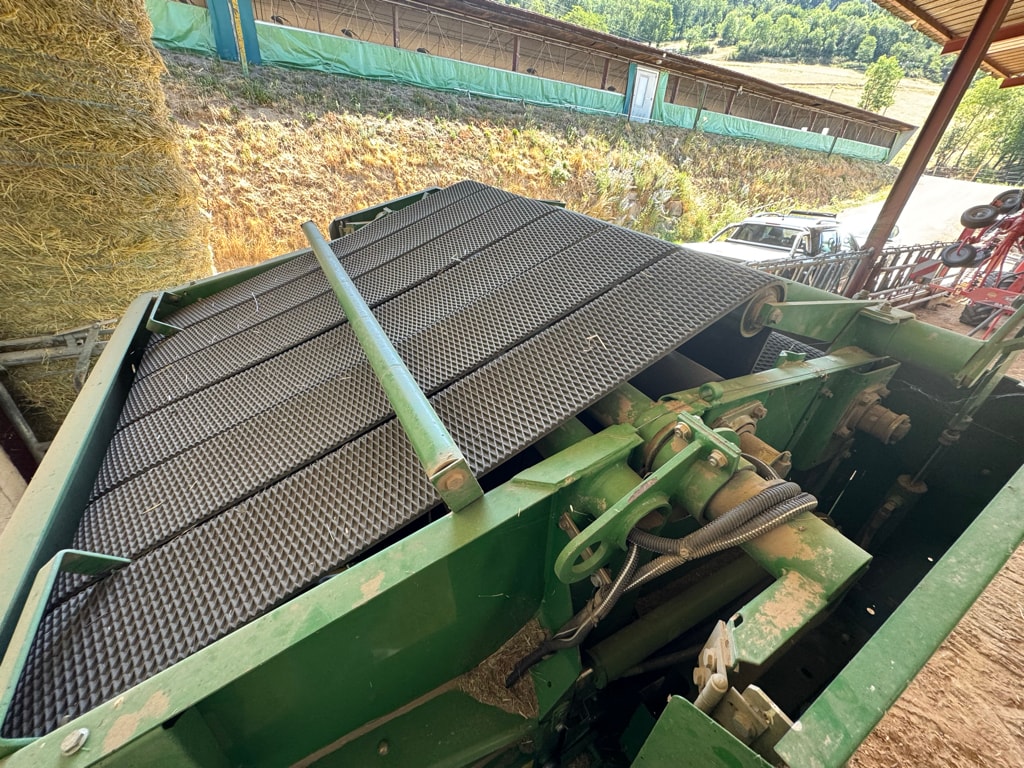 Presse balles rondes JOHN DEERE 572 - photo slide 8