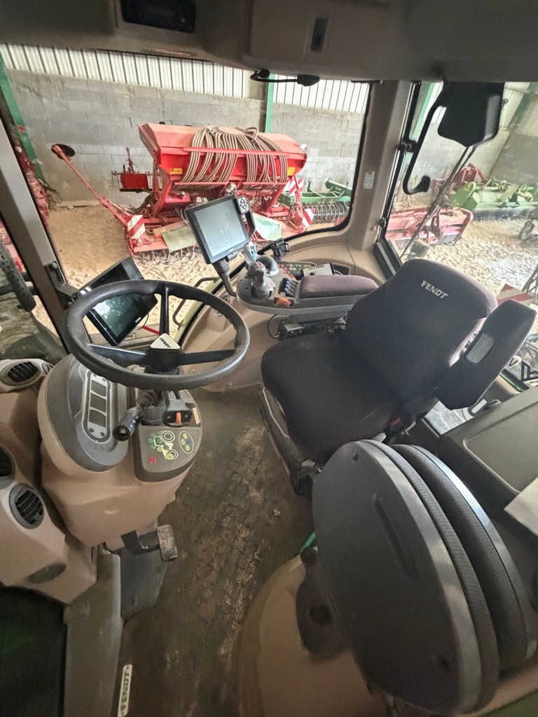 Tracteur FENDT 828 VARIO PROFI + - photo slide 13
