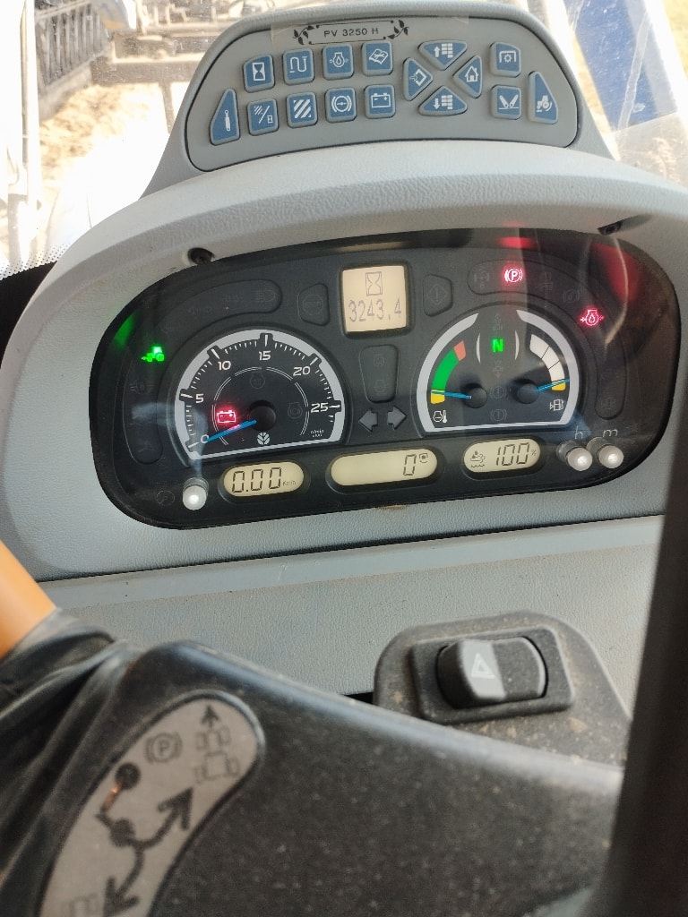 Tracteur chargeur NEW HOLLAND T6.145DC - photo slide 12