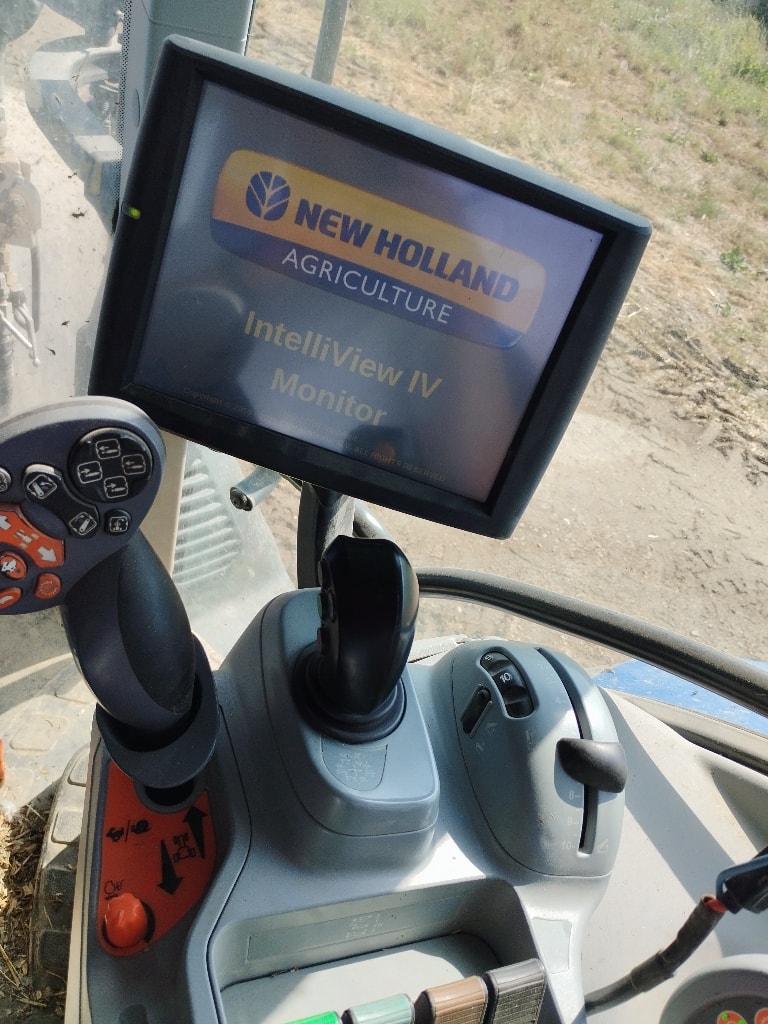 Tracteur chargeur NEW HOLLAND T6.145DC - photo slide 14
