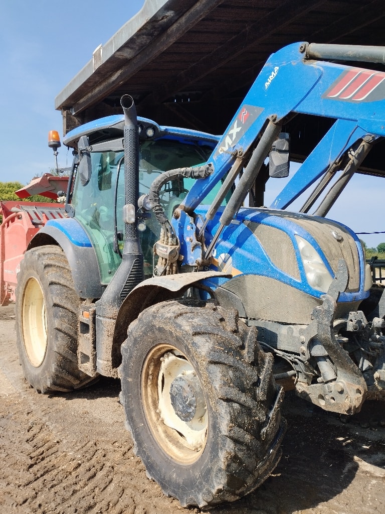Tracteur chargeur NEW HOLLAND T6.145DC - photo slide 1
