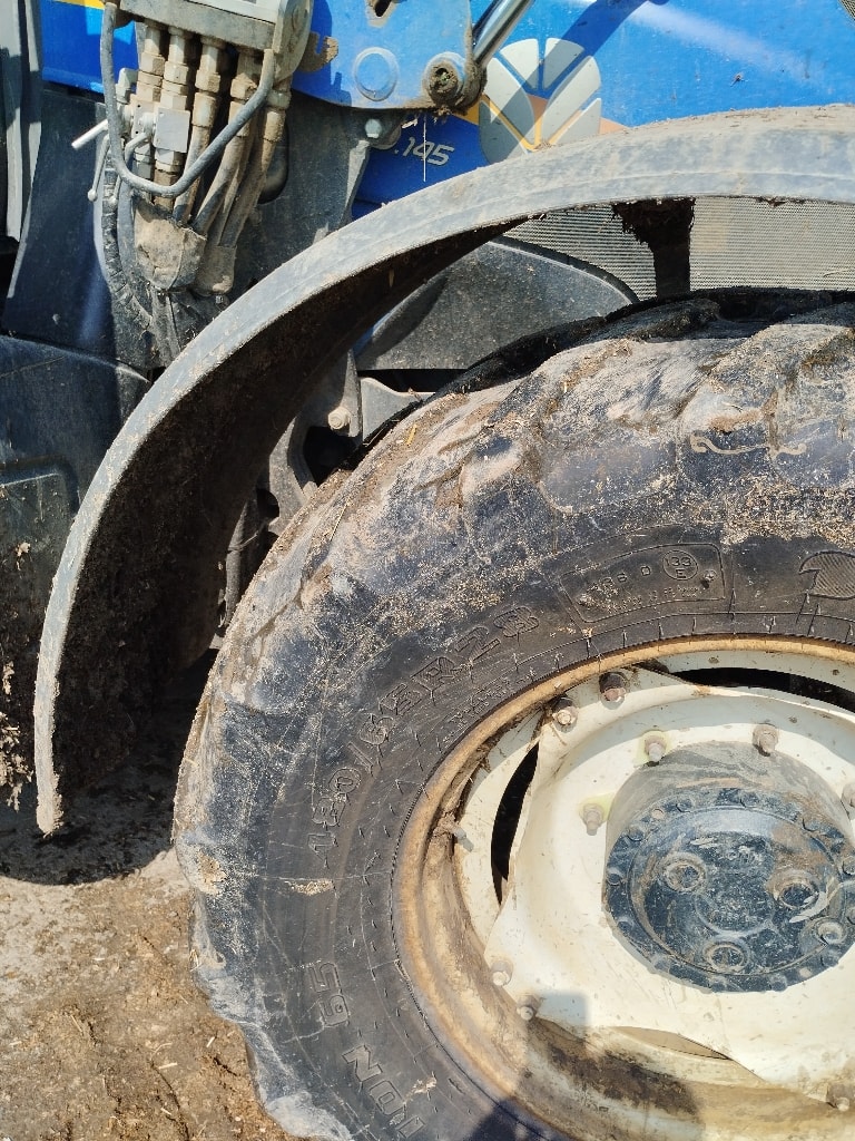 Tracteur chargeur NEW HOLLAND T6.145DC - photo slide 5