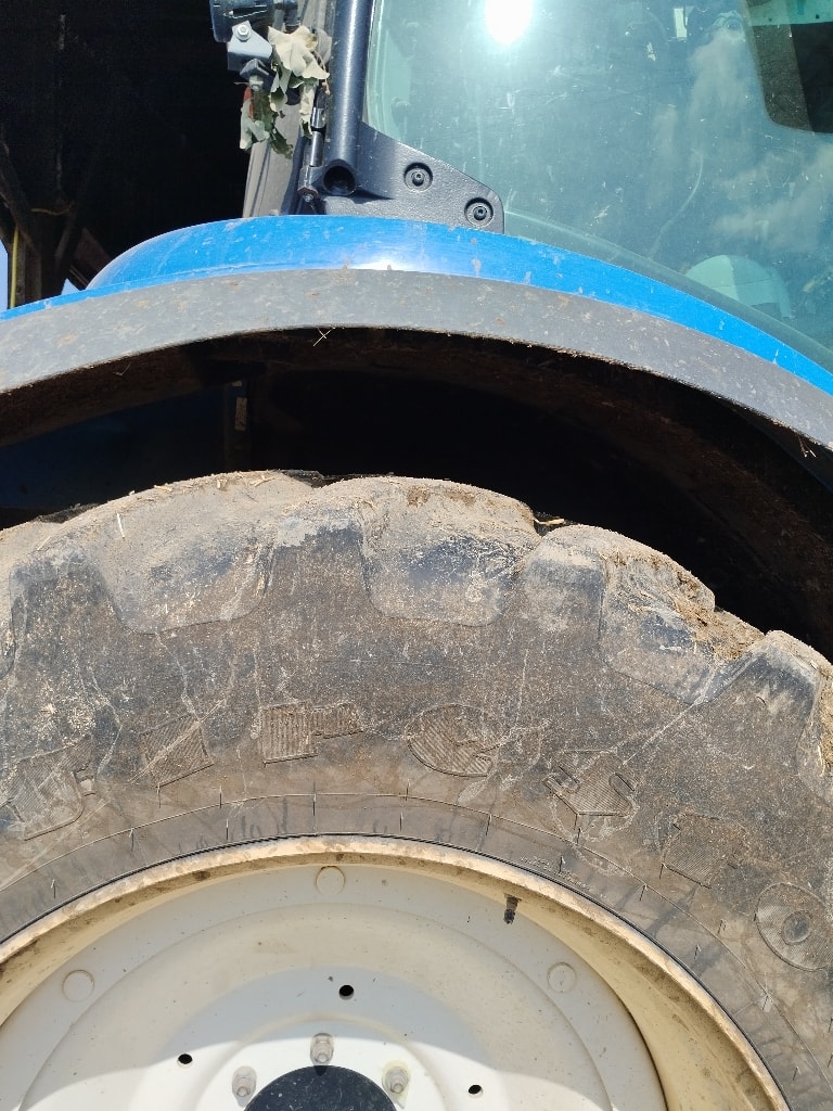Tracteur chargeur NEW HOLLAND T6.145DC - photo slide 6