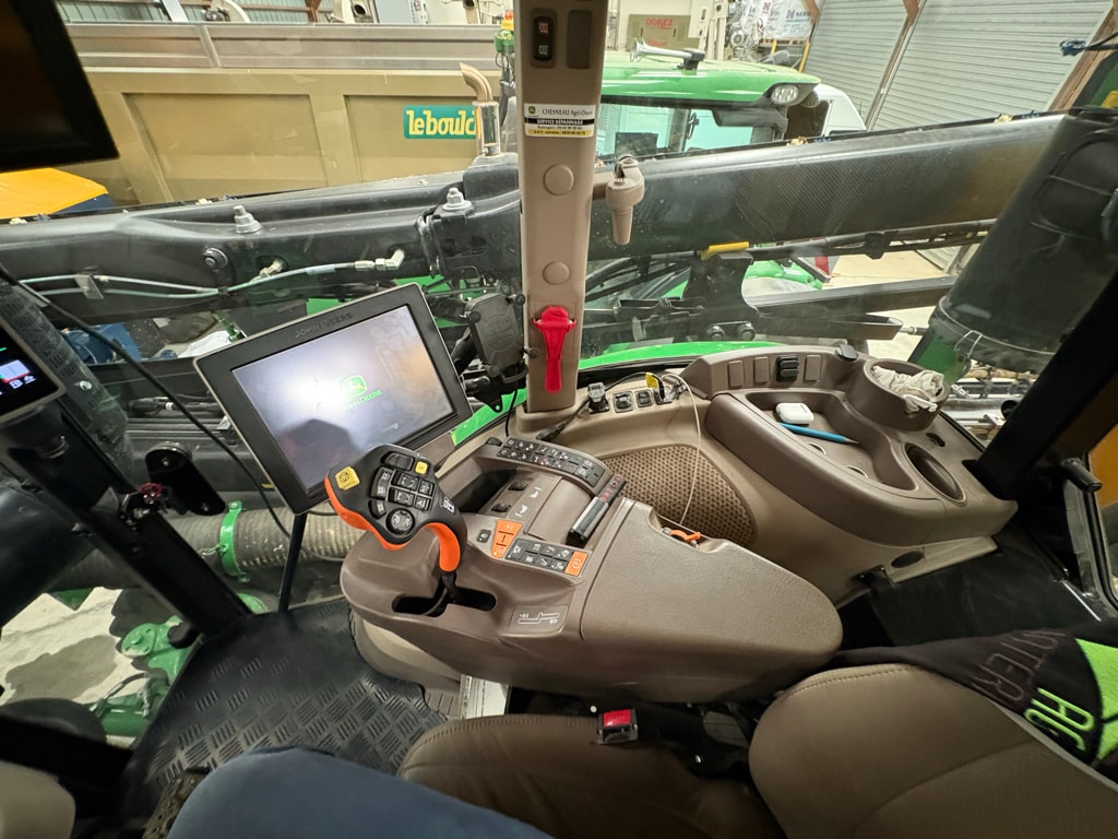 Pulverisateur automoteur JOHN DEERE R4150i - photo slide 15