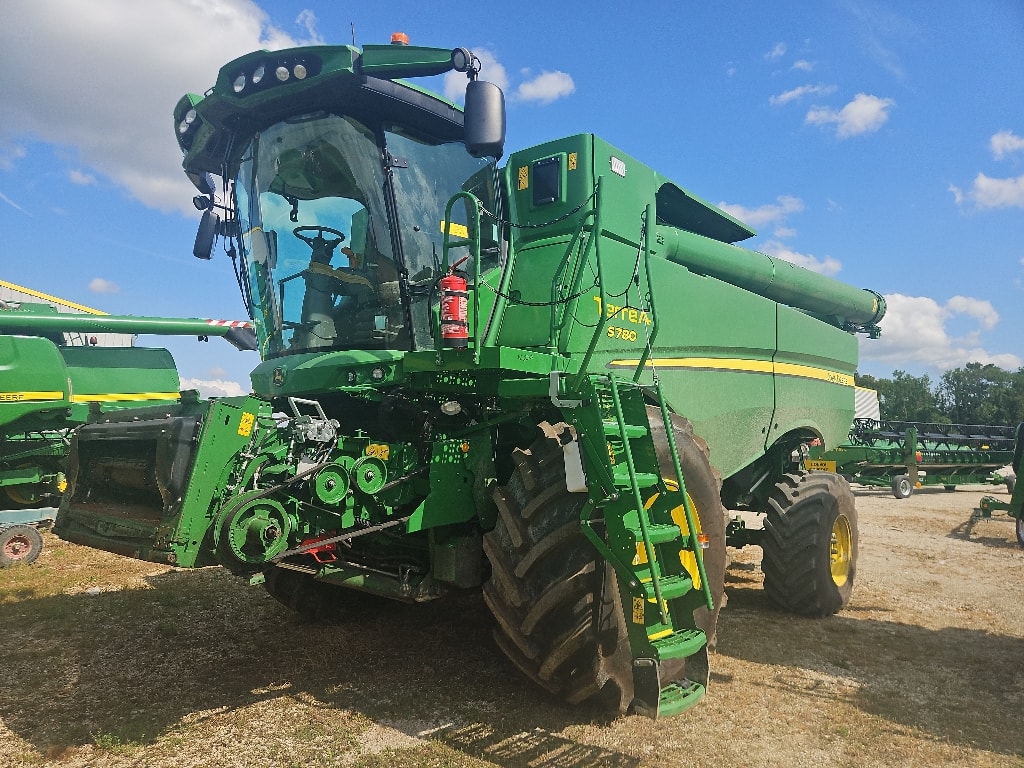 Moissonneuse JOHN DEERE S 780 - photo slide 1