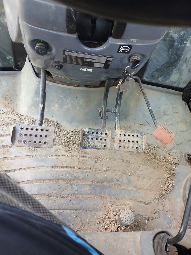 Tracteur NEW HOLLAND TD80 D - photo slide 10