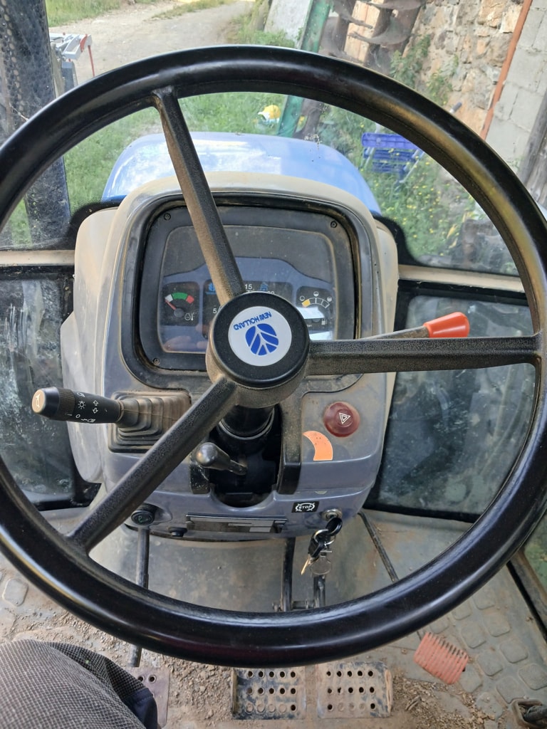 Tracteur NEW HOLLAND TD80 D - photo slide 8