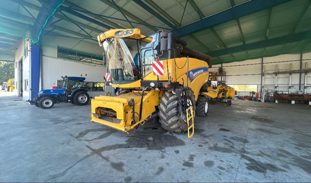 Moissonneuse NEW HOLLAND CX 5090 - photo slide 1