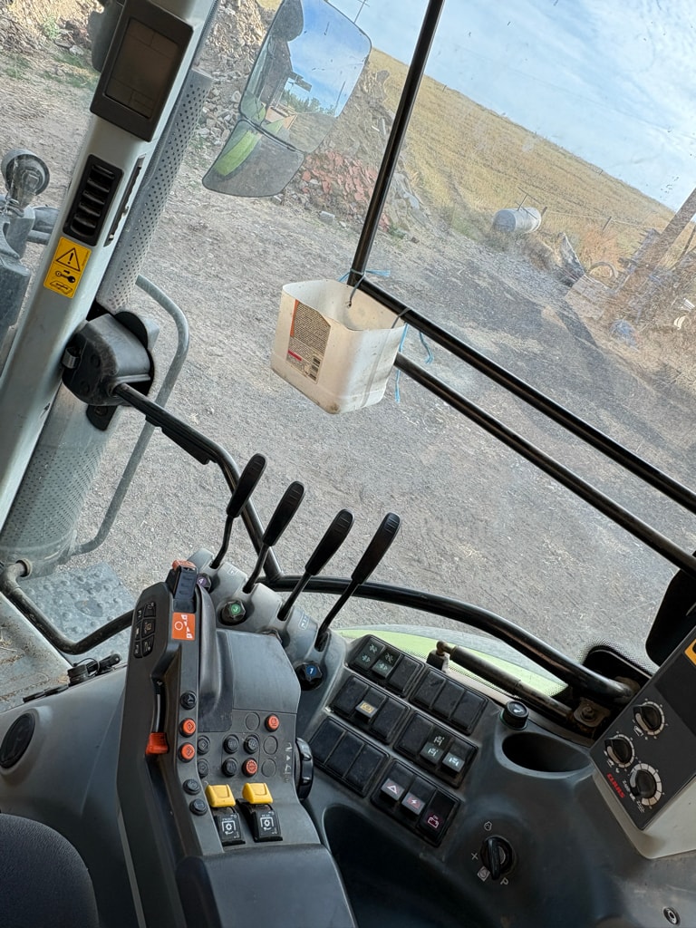 Tracteur CLAAS ARION 630 - photo slide 3