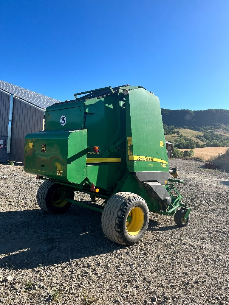 Presse balles rondes JOHN DEERE 582 - photo slide 5