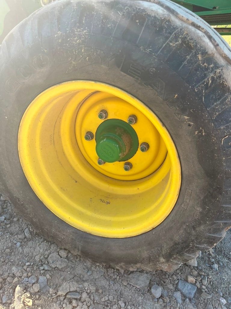 Presse balles rondes JOHN DEERE 582 - photo slide 6